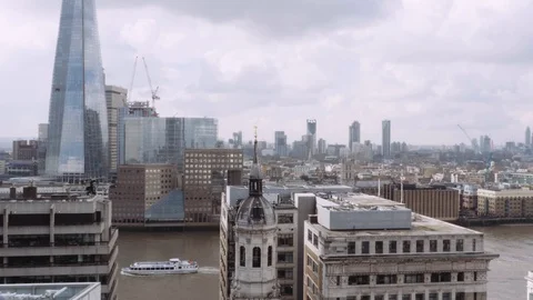 River Thames with cityscape Video stock 105751646