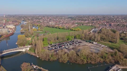 River Thames drone video of Reading in Berkshire, England Stock-Footage 331116296