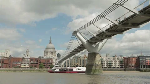 The river Thames with Ferry, St Pauls Cathedral and the Millennium Bridge 스톡 동영상 65724187