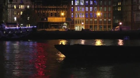 River Thames in London at night with a floating barge &amp; traffic on the riverbank Stock Footage 44764736