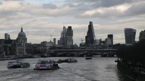River Thames &amp; London Skyline (B-Roll/Cutaway/GV) | HD 1080 Stock Footage 47284570
