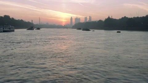 River Thames Sunrise 스톡 동영상 163826302