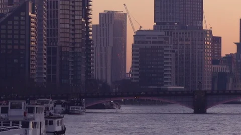 The River Thames at Sunset Stock Footage 122999114