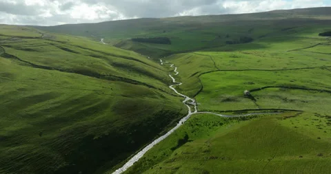 River through a green valley in north Yorkshire Stock Footage 321305890