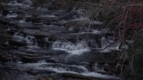 A river through Rocks Vidéo 99839284