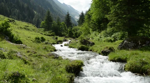 River through Zillertal Alps forest and mountains. Vídeos de archivo 34674858