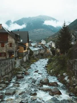 River in the town Stock-Fotos