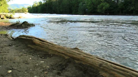 River tracking shot in Geneva 库存影片 24821908