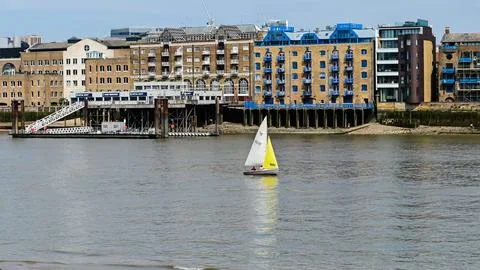 River traffic by tower Bridge Stock Photos