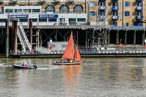 River traffic by Tower Bridge on River Thames Stock Photos