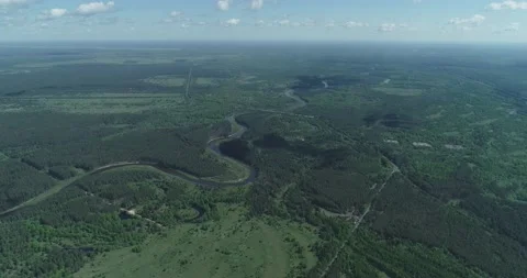 River Uzh in the area of ​​the Chernobyl exclusion zone. Aerial. Ukraine. 库存影片 155255166