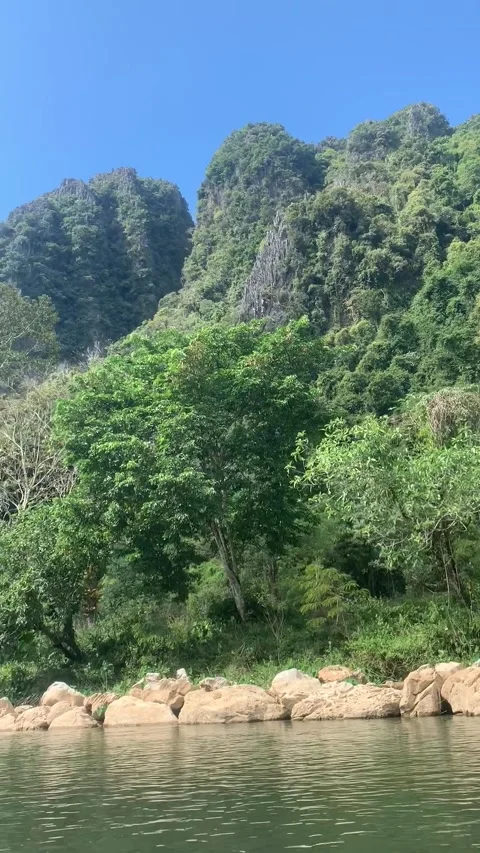 River in Vang Vieng Stock-Footage 343320295