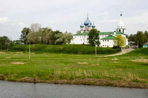 River view to the ancient suzdal kremlin Stock Photos