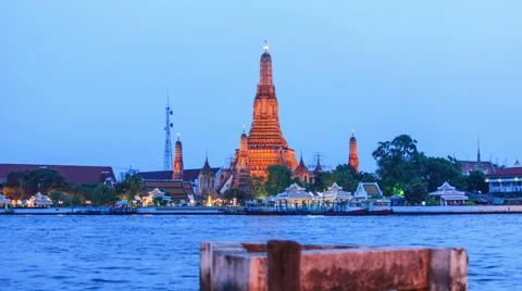 The river view and wat arun temple in the sunrise, Bangkok, Thailand Stock Footage 52348810