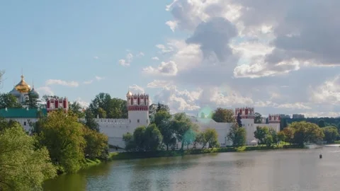 River view with trees and city buildings in background Video stock 318087581