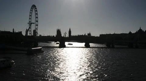 A river view of Westminster Palace, Big Ben and The London Eye . 스톡 동영상 43148160