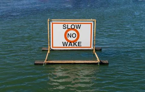 River warning people to slow down Foto stock