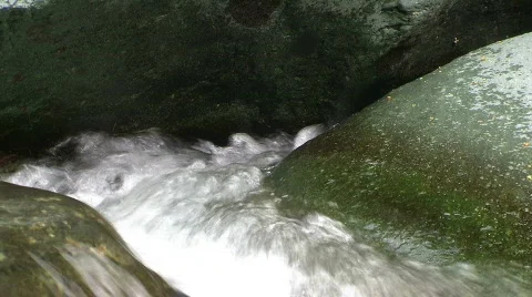 River Water Hitting Rock 库存影片 239776