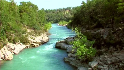 River waters between mountains Видео 102517428