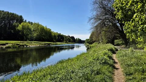 River winding through lush Stock Photos