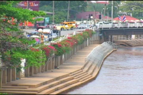 Riverbank Docks 스톡 동영상 516330