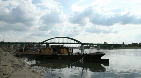 Riverbank Stockbeeldmateriaal 4413966