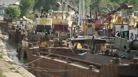 Riverbank Stockbeeldmateriaal 4432385