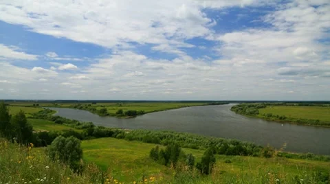 Riverbank landscape timelapse 库存影片 7404395
