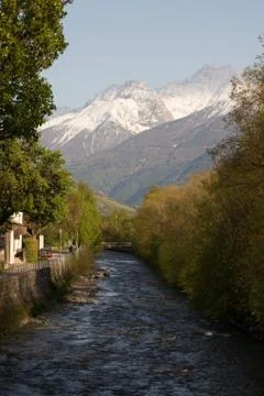 Riverbed in the dolomites Stockfoto's