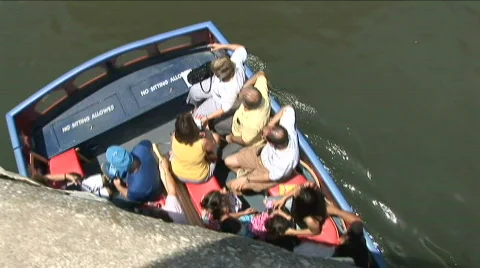 Riverboat crowd overhead 3 Видео 724095