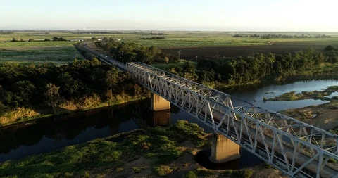 River/Bridge at Sunrise 2 4k Stockbeeldmateriaal 91798336