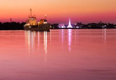 River,Chao Phraya River in the evening, when the sun sets. Stock Photos
