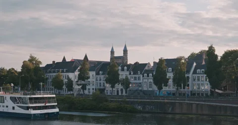 Riverfront 8K Cityscape Stock-Footage 343733368