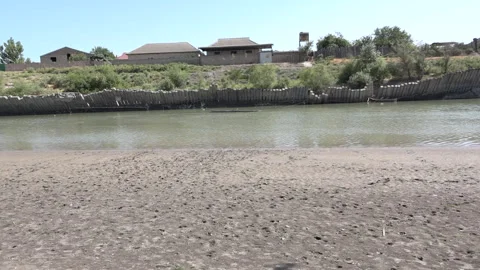 Rivers. Parched and cracking soil Vidéo 246827726