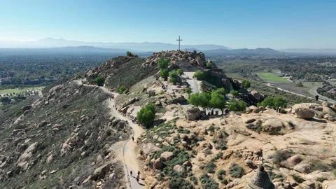 Riverside, CA – Drone View of Mount Rubidoux Summit with Scenic Views &amp; Hikers Video stock 322200673