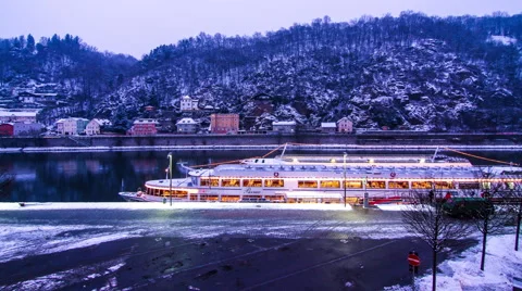 Riverside of the Danube in Passau at wintertime Video stock 54725761