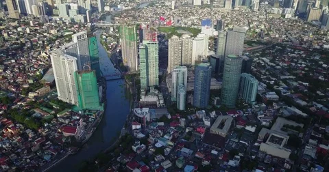 Riverside high-rise cluster above Makati rooftops, Philippines Vídeo Stock 78688047