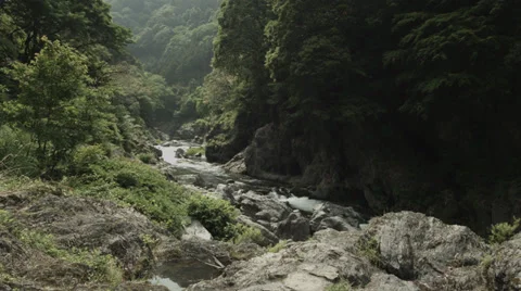 Riverside large rocks 03, non color-graded 4K (3840x2160) 動画素材 39339237