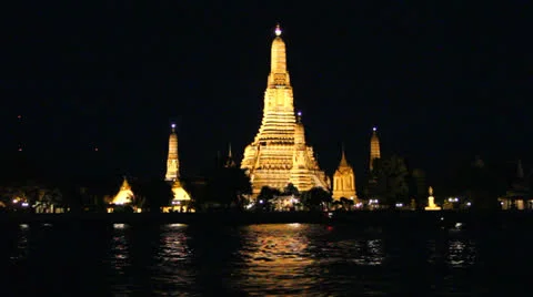 Riverside in town Video stock 25929124