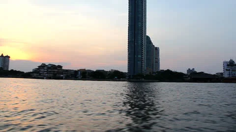 Riverside in town Video stock 25929256