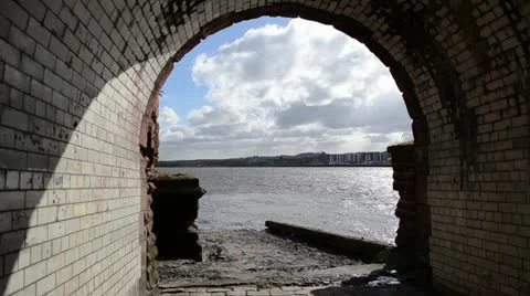 Riverside Tunnel Vídeo Stock 22037804