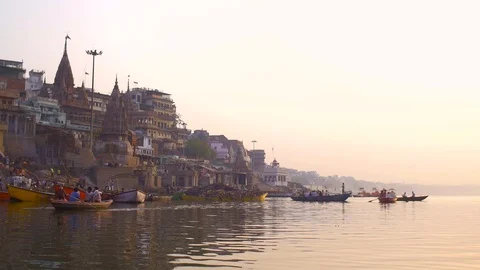 Riverside Varanasi at sunset 動画素材 88200026