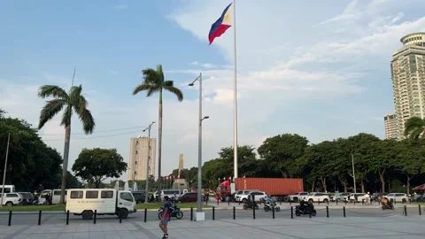 Rizal Park Landmark and Flag at Sunset, Manila 4K 60fps Vídeo Stock 338400499