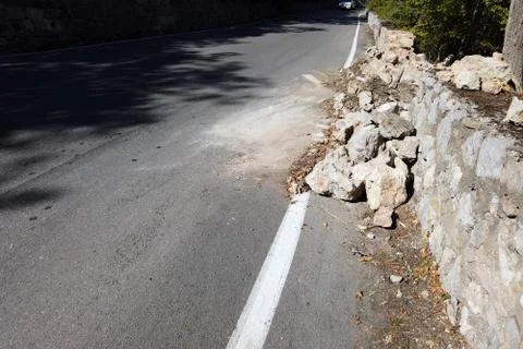 Road after a rockfall Fotos Stock
