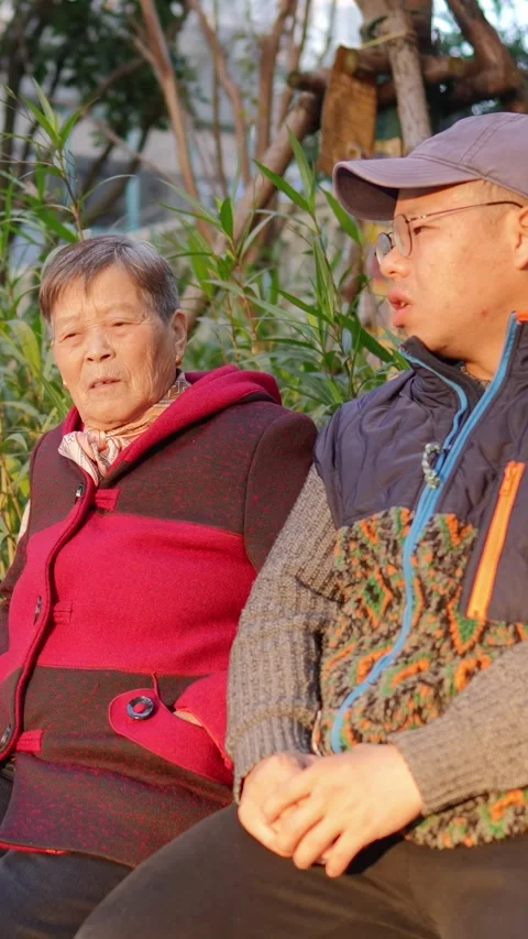The road along the winter river in the suburbs of Shanghai, China in December. A Vídeo Stock 300426351