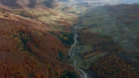 Road and river between hills. 库存影片 165165108