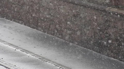 Road and a stone wall during a heavy snow fall Vídeo Stock 268691849