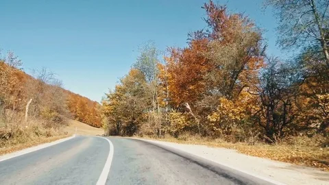 Road in autumn mountains Stock-Footage 81621658