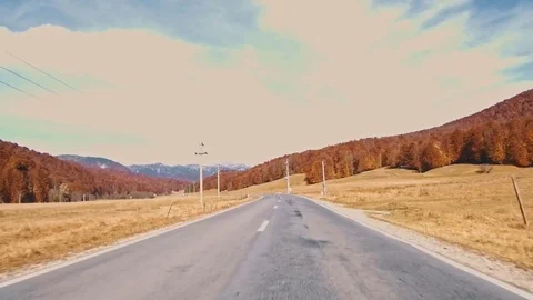 Road in autumn mountains 스톡 동영상 81717337