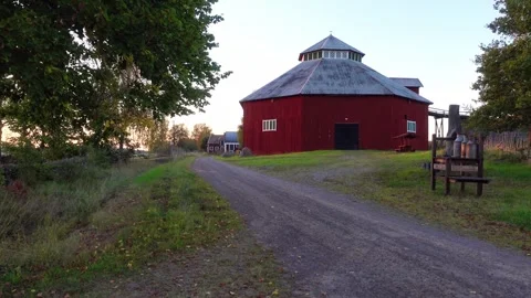 Road up to barn Video stock 285231606